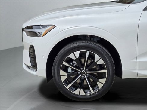 New 2026 Volvo XC60 B5 Plus w/ Protection Package Premier image 32