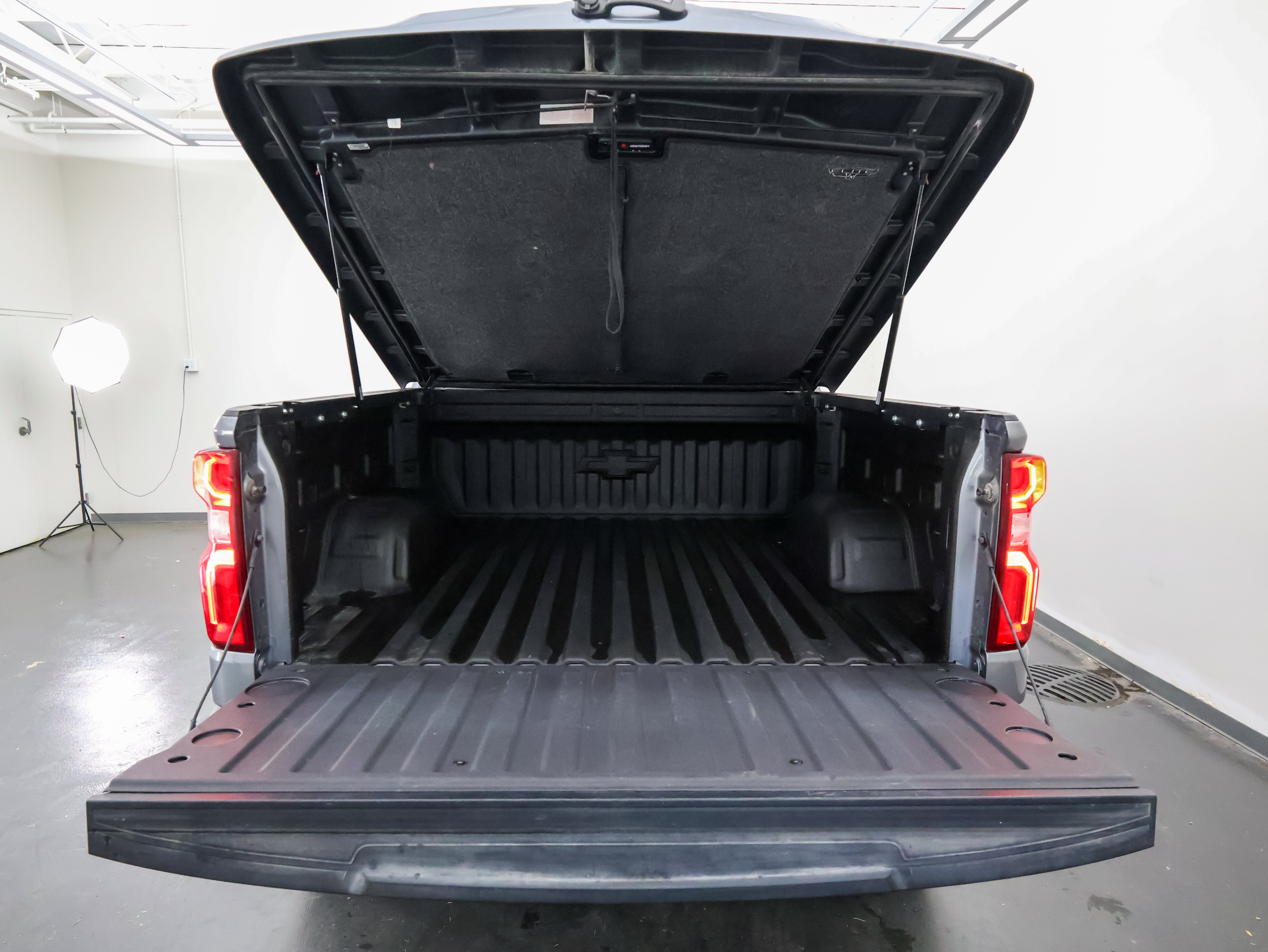 Used 2020 Chevrolet Silverado 1500 RST AWD/4WD image 9