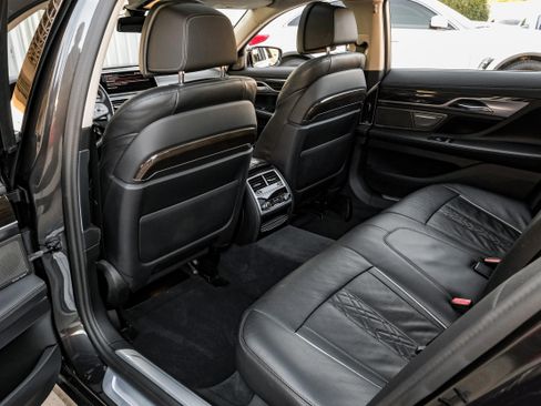 Used 2021 BMW 750i xDrive image 45