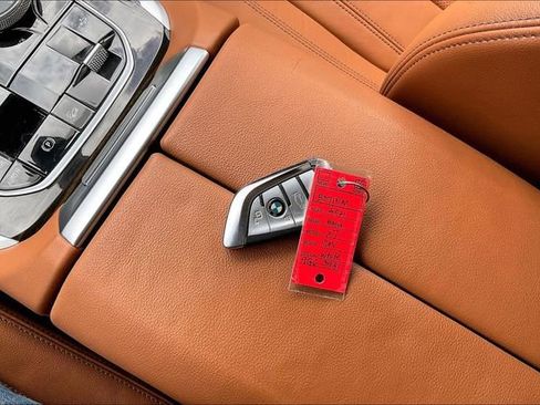 Used 2021 BMW X7 xDrive40i w/ Premium Package image 12