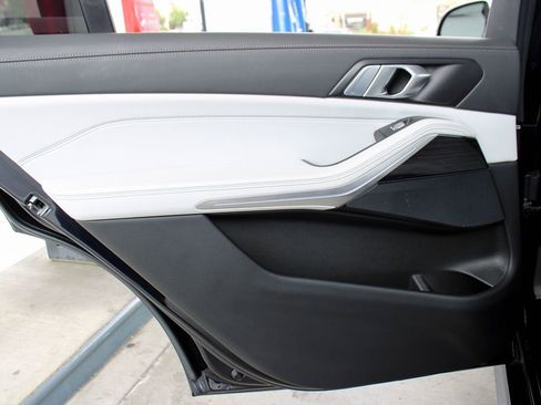 Used 2024 BMW X7 xDrive40i w/ M Sport Package AWD/4WD image 50