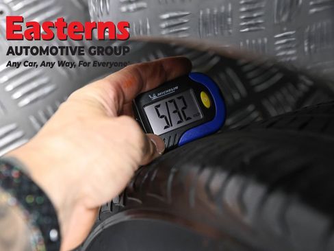 Used 2017 Chrysler Pacifica LX w/ Tire & Wheel Group FWD image 25