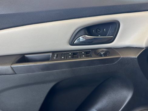 Used 2016 Chevrolet Cruze LS FWD image 11