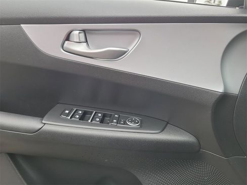 Used 2023 Kia Forte LXS image 14