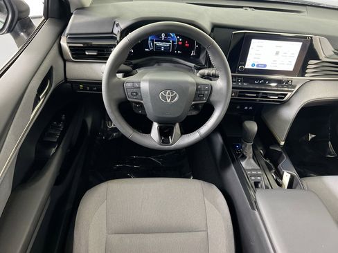 Used 2025 Toyota Camry LE w/ Convenience Package image 21