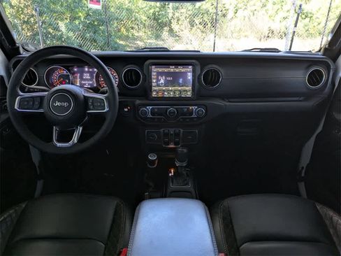Used 2023 Jeep Gladiator Overland image 17