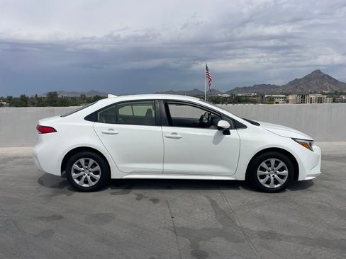 Used 2024 Toyota Corolla LE image 2