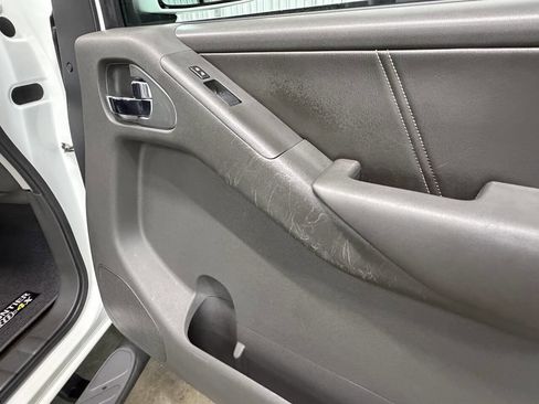 Used 2014 Nissan Frontier PRO-4X w/ Pro-4x Luxury Package image 43