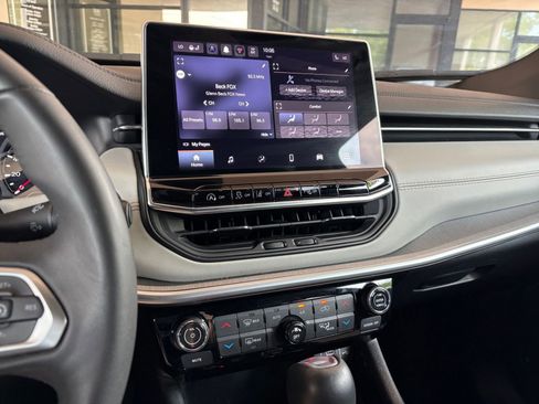 Used 2025 Jeep Compass Limited AWD/4WD image 17