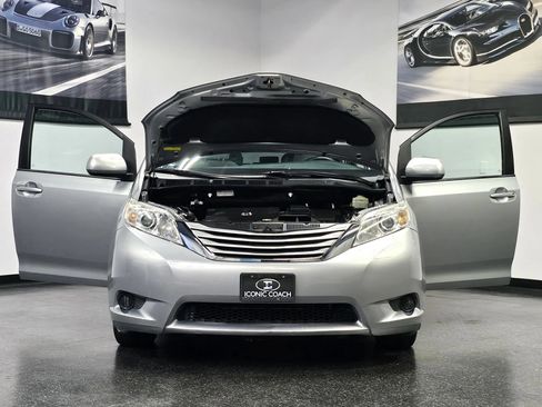 Used 2016 Toyota Sienna LE FWD image 6