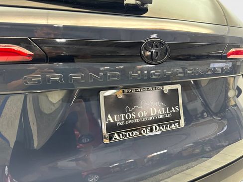 Used 2024 Toyota Grand Highlander AWD image 21