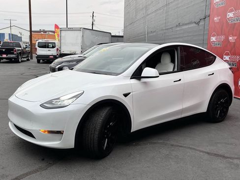 Used 2021 Tesla Model Y Long Range AWD/4WD image 7