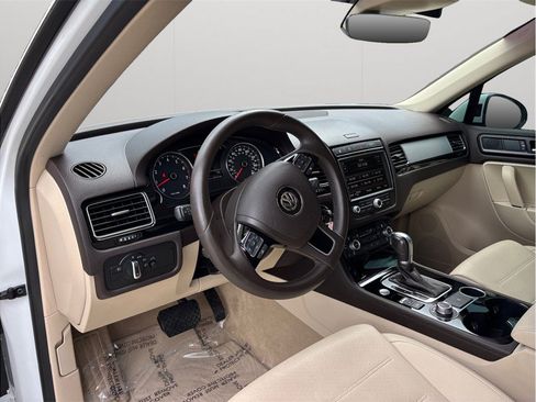 Used 2017 Volkswagen Touareg Sport AWD/4WD image 6