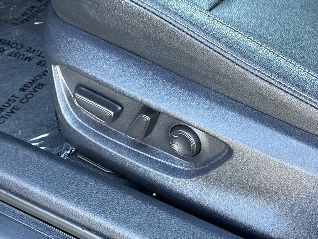 Used 2025 Toyota Camry SE FWD image 24
