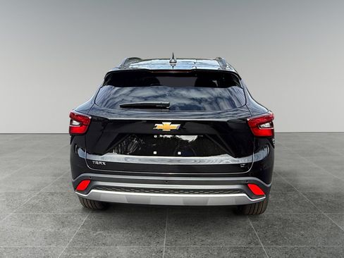 New 2026 Chevrolet Trax LT w/ Driver Confidence Package FWD image 4