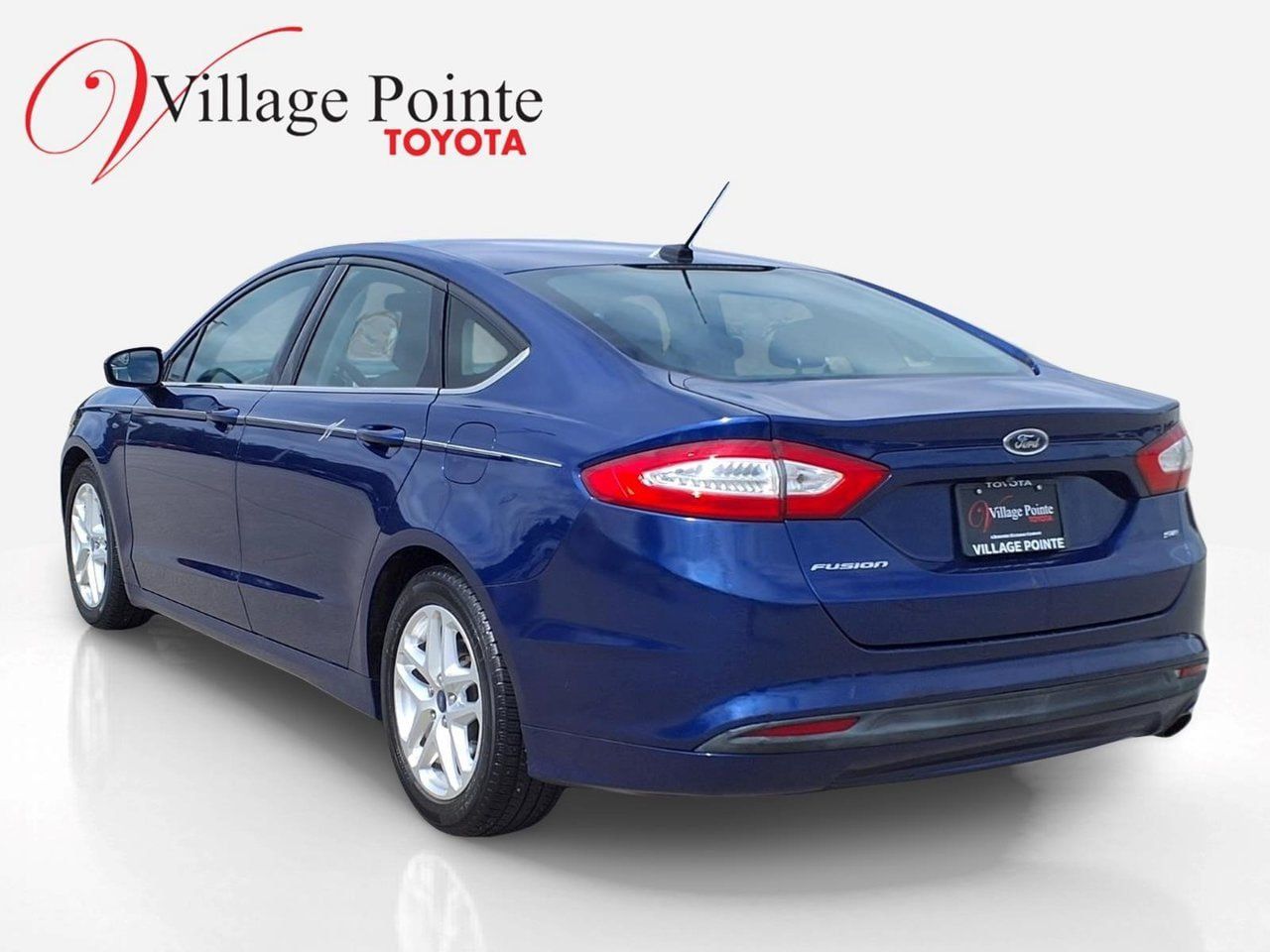 Used 2015 Ford Fusion SE FWD image 3