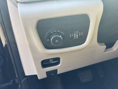 Certified 2025 Jeep Grand Cherokee L Limited w/ Black Appearance Package AWD/4WD image 10