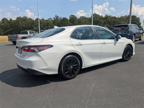 Used 2022 Toyota Camry LE image 4