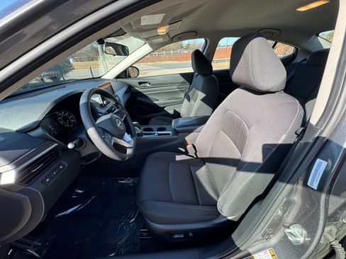 Used 2025 Nissan Altima 2.5 SV image 31