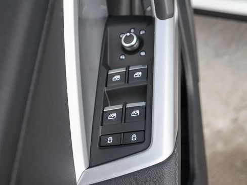 New 2025 Audi Q3 2.0T Premium image 29