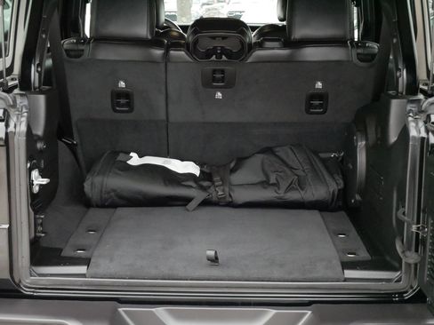 Used 2021 Jeep Wrangler Unlimited Sahara image 18