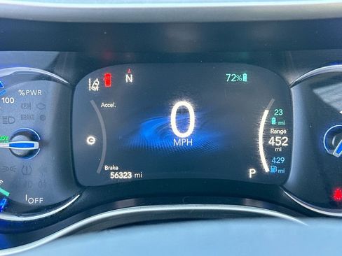 Used 2024 Chrysler Pacifica Limited image 13
