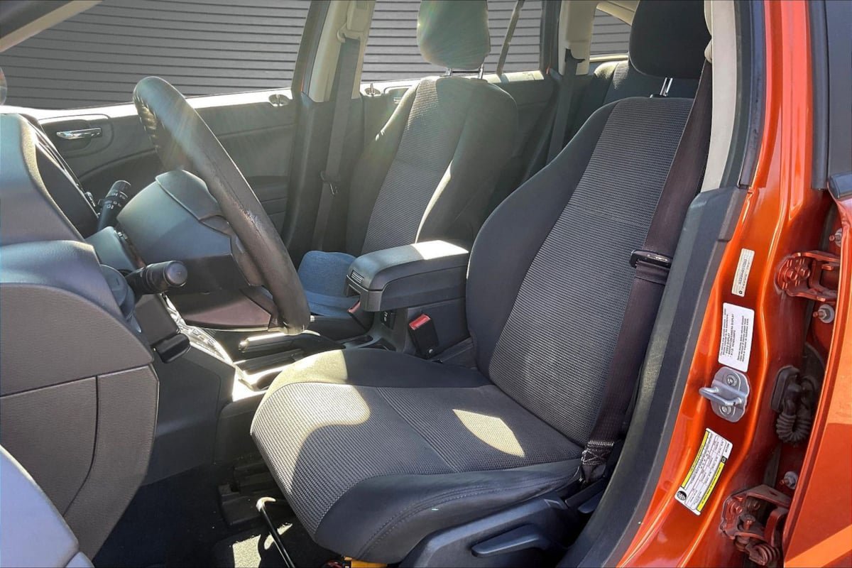 Used 2011 Dodge Caliber Heat FWD image 21