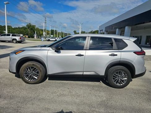 Used 2024 Nissan Rogue S FWD image 2