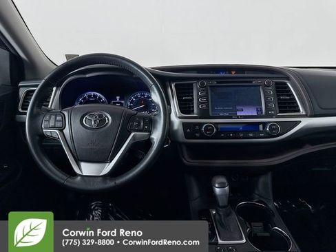 Used 2014 Toyota Highlander XLE image 22