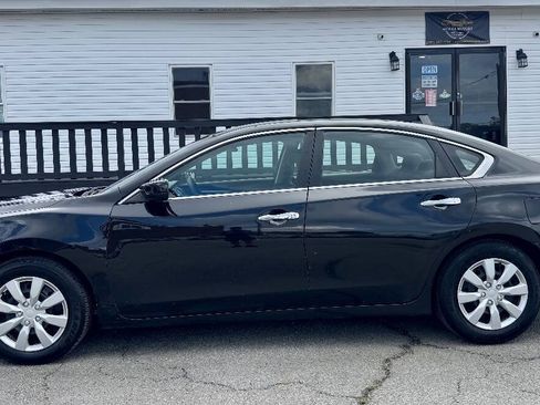 Used 2016 Nissan Altima 2.5 S w/ Power Driver Seat Package FWD image 2