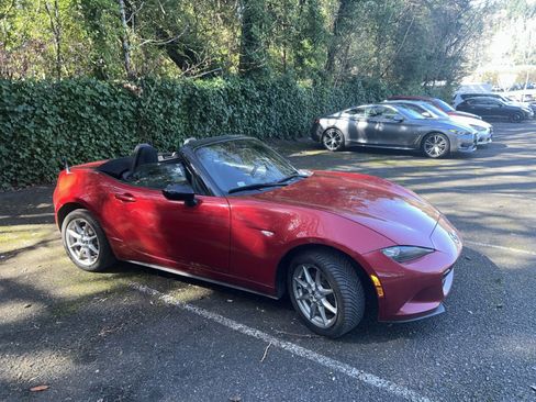 Used 2017 MAZDA MX-5 Miata Sport image 14