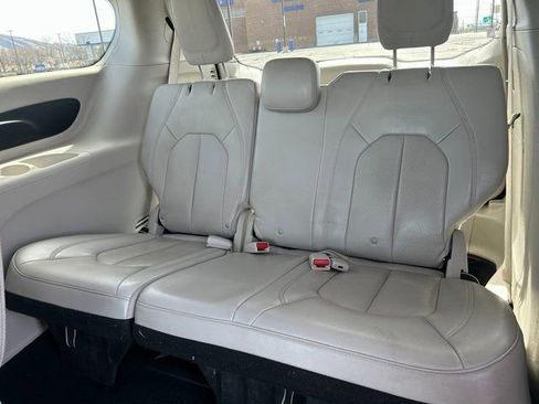 Used 2021 Chrysler Voyager Lxi image 30