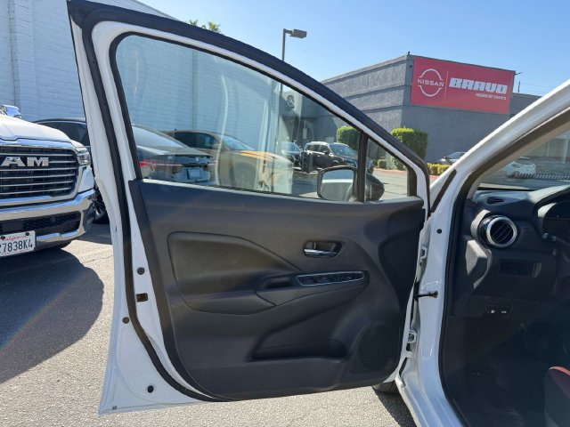 Used 2024 Nissan Versa SR FWD image 13