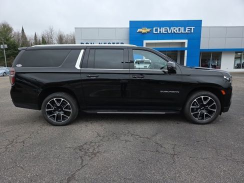 Used 2023 Chevrolet Suburban LT w/ Luxury Package AWD/4WD image 31