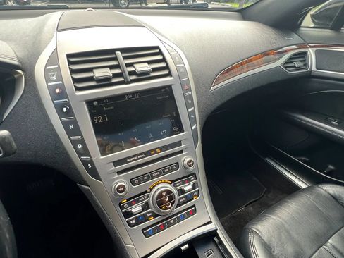 Used 2017 Lincoln MKZ Reserve w/ Technology Package FWD image 21