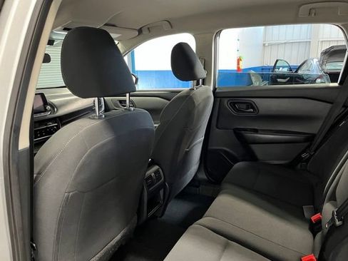 Used 2024 Nissan Rogue S AWD/4WD image 17