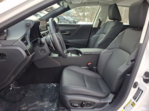 Certified 2025 Lexus ES 300h w/ Premium Package image 14