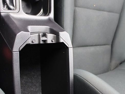 Used 2016 Toyota RAV4 LE image 37