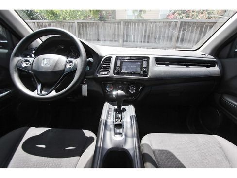 Used 2022 Honda HR-V LX image 9