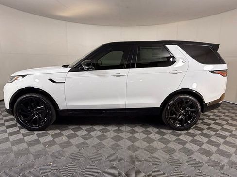 Used 2025 Land Rover Discovery Dynamic SE image 4