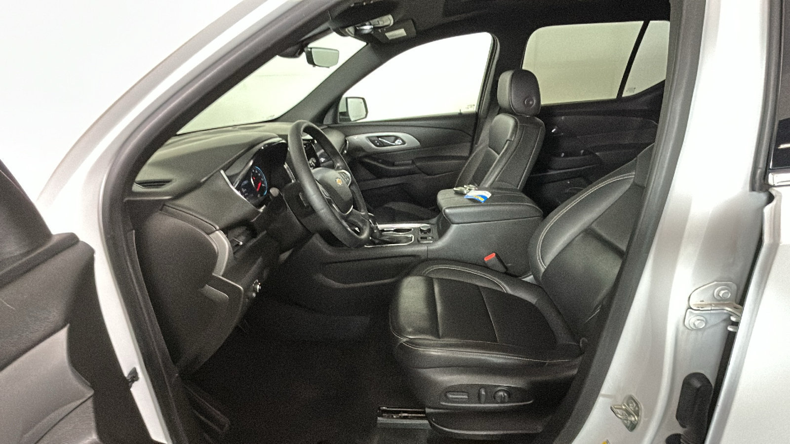 Used 2023 Chevrolet Traverse LT w/ LT Premium Package AWD/4WD image 14