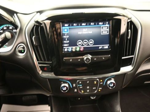 Used 2021 Chevrolet Traverse LS FWD image 10