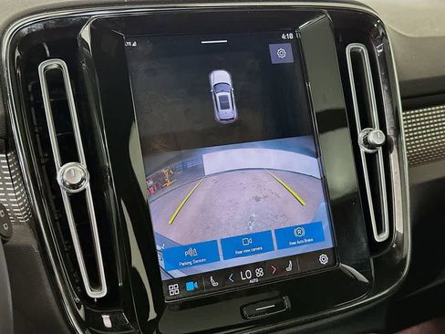 Used 2023 Volvo XC40 B5 Plus image 25