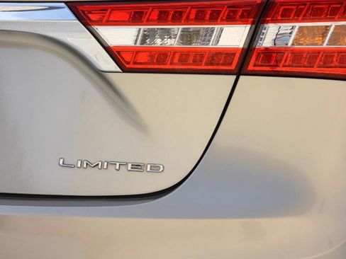 Used 2015 Toyota Avalon Limited image 10