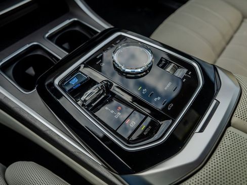 Used 2023 BMW i7 xDrive60 w/ Executive Package 2 image 14