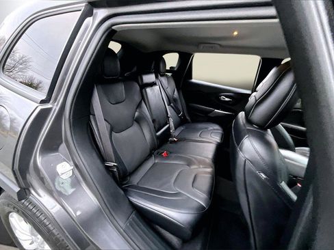 Certified 2022 Jeep Cherokee Latitude Lux image 23