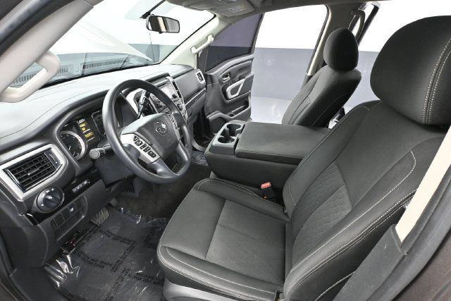 Used 2018 Nissan Titan SV AWD/4WD image 16