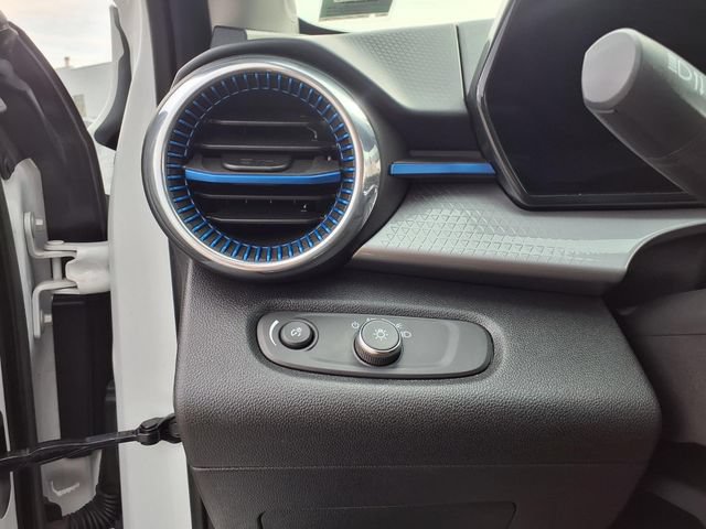 Used 2025 Chevrolet Trax LT FWD image 38