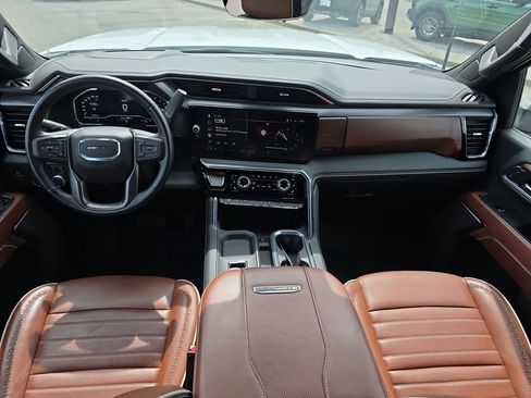 Used 2025 GMC Sierra 2500 Denali Ultimate image 14