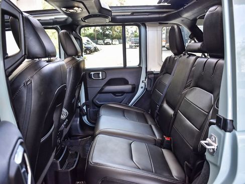 Used 2023 Jeep Wrangler Unlimited Sahara image 18